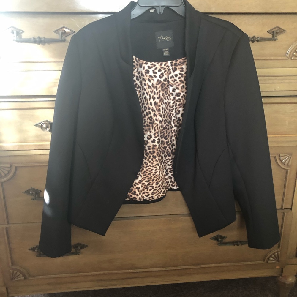 Thalia Sodi black jacket leopard print lining
